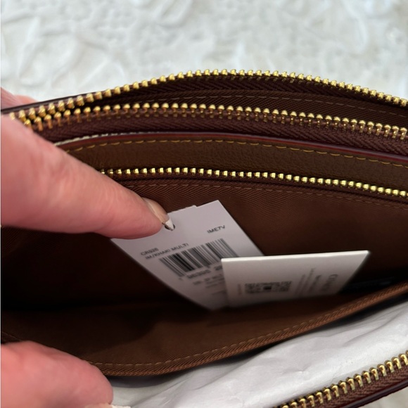 NWT COACH NEW YORK Signature Floral Double Zip around Wallet - Picture 8 of 9